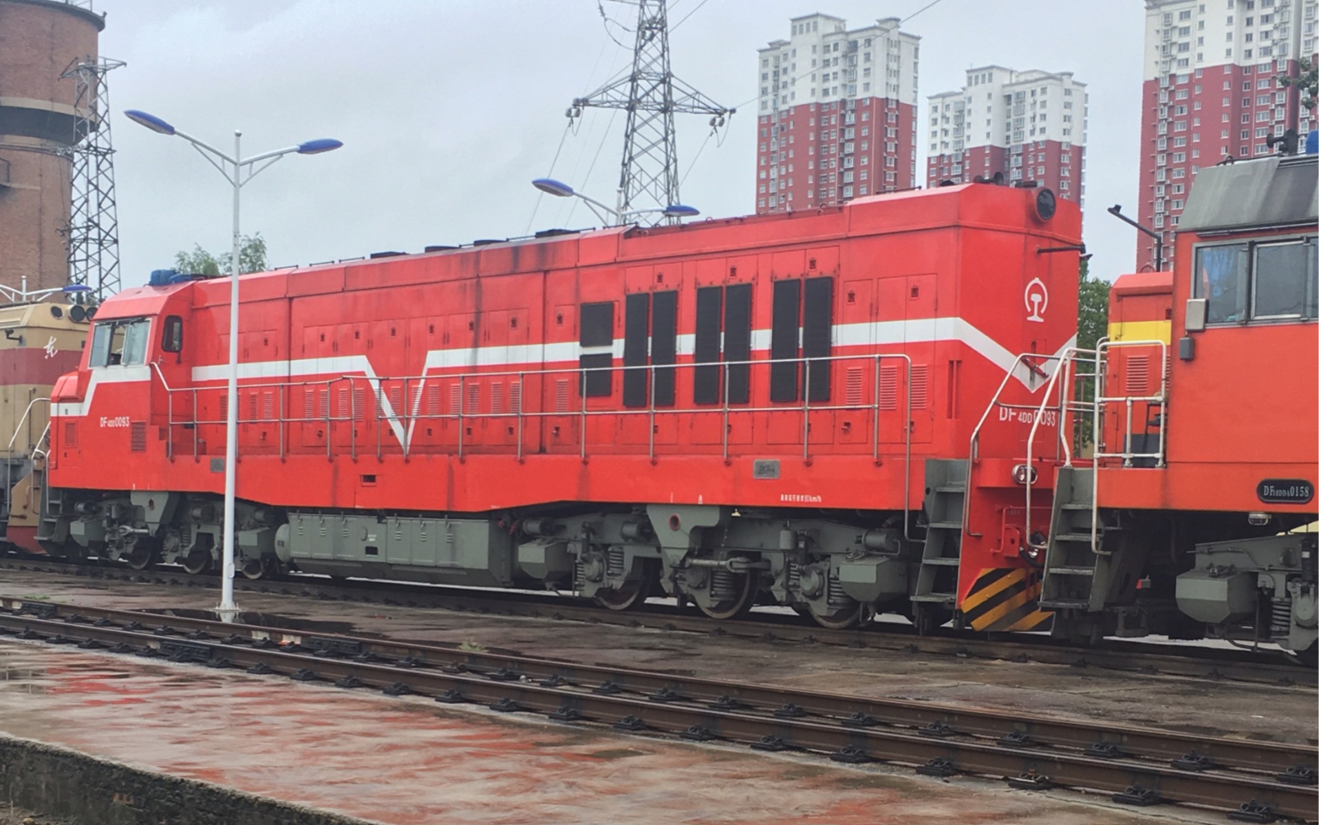 【平煤铁路】df4dd-0093牵引k车行驶在电厂专用线上