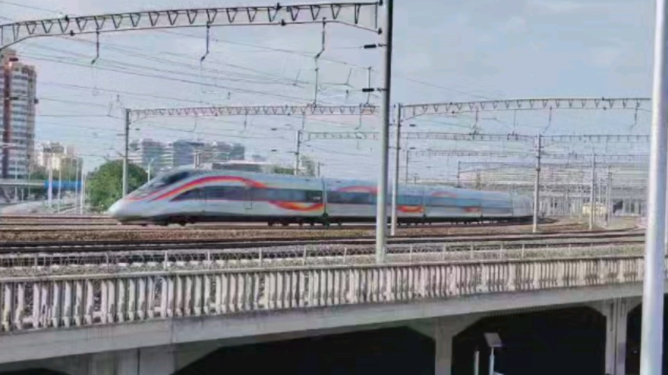 【cr】g1077次列车北京南站出站