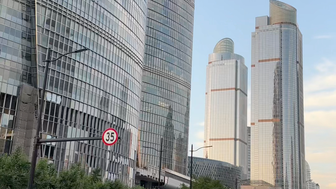 上海浦西已封顶的在建第一高楼徐家汇中心建筑随拍