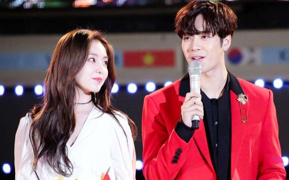 那晚活动,王嘉尔帮裴姐解围之后,姐姐看他眼里都是光