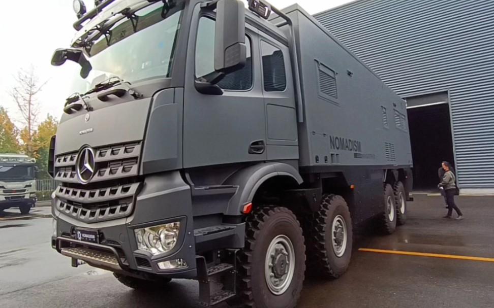 周日加班,给客户培训奔驰8乘8