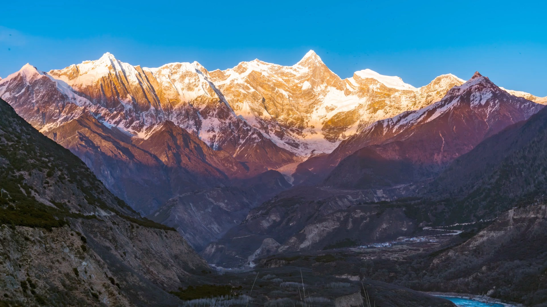 南迦巴瓦峰_日照金山