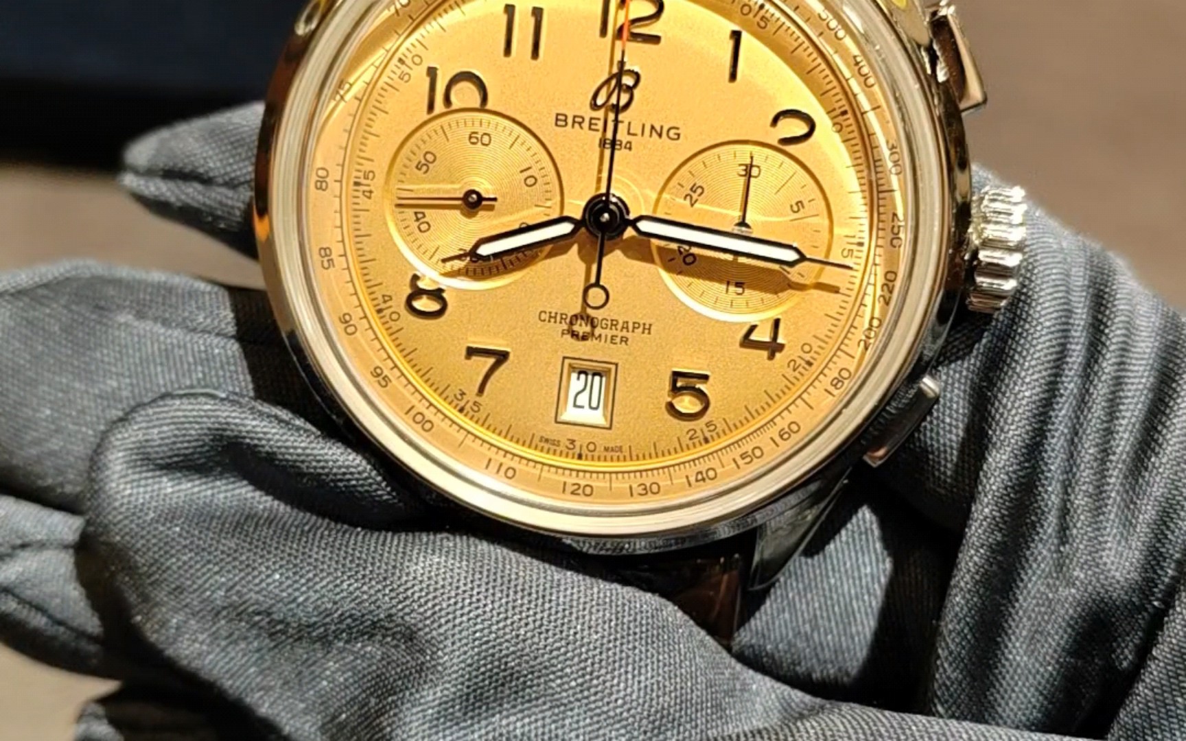 百年灵璞雅系列b01计时码表