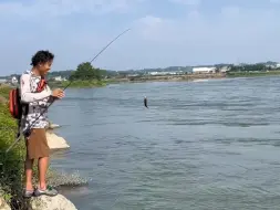 Скачать видео: 钓鱼这个圈子，从来没有鄙视链，真好！！！也好喜欢漂亮的斑鳜