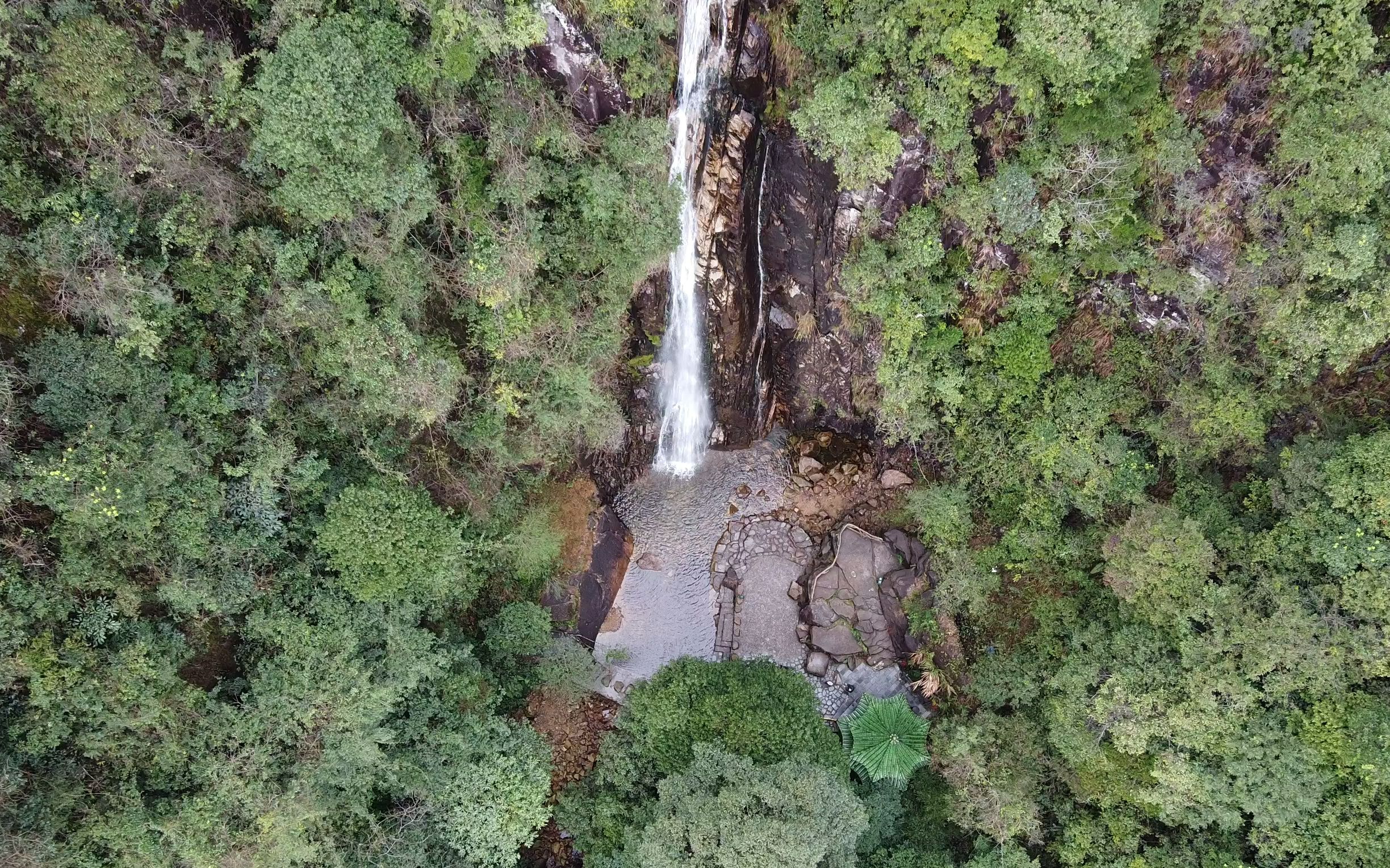 贺州姑婆山瀑布图片