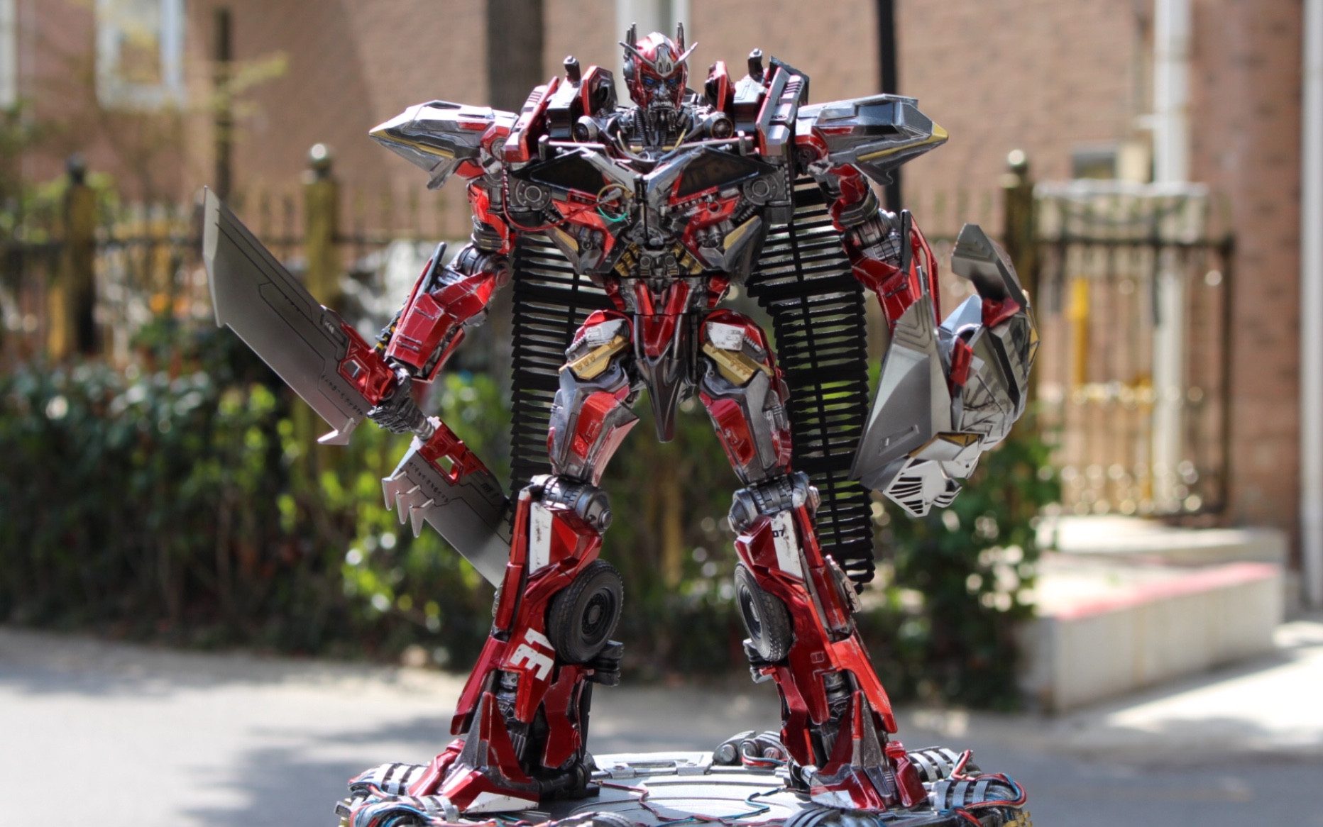 我问他做什么模型,他直接从书包里掏出放大御天敌!