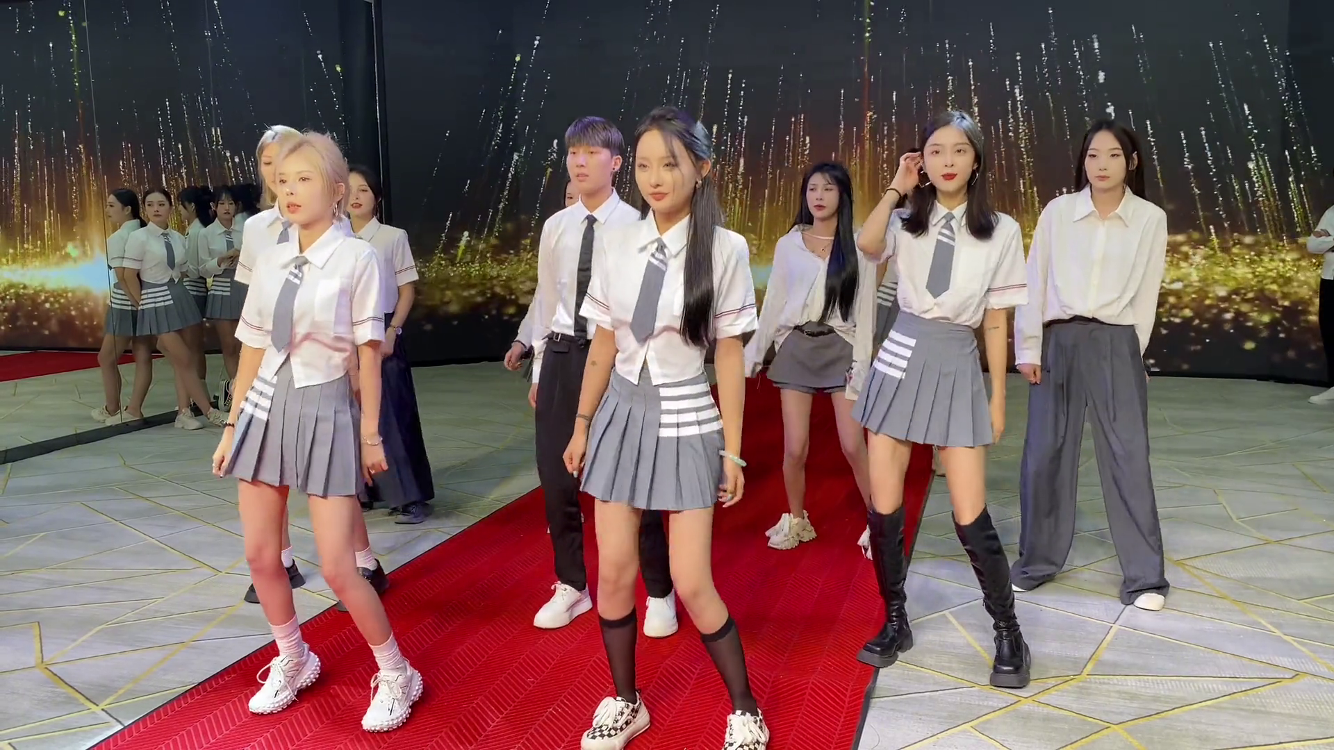 女团舞蹈刘叉叉团队叉家直播回放舞蹈