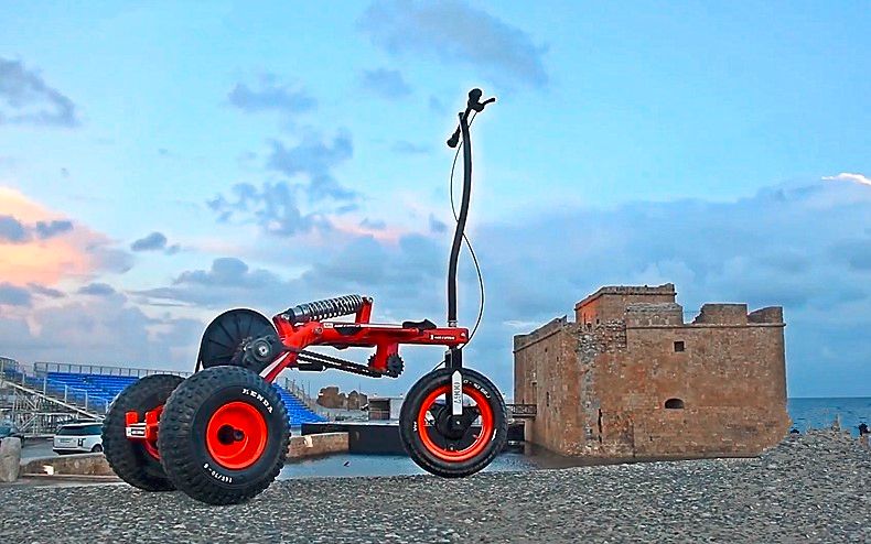 我服,没想到这么酷的跳跃滑板车是用废品改装的