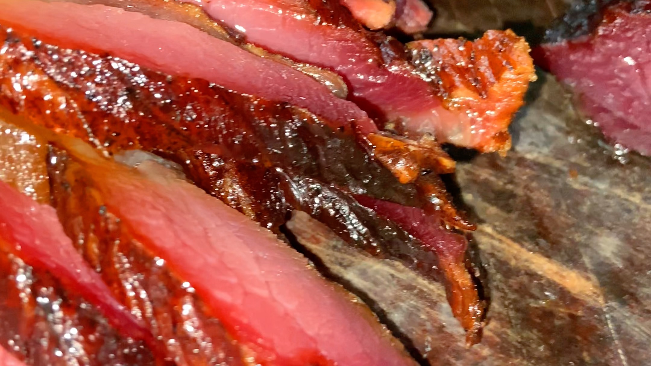 晶莹剔透的湘西农家烟熏腊肉