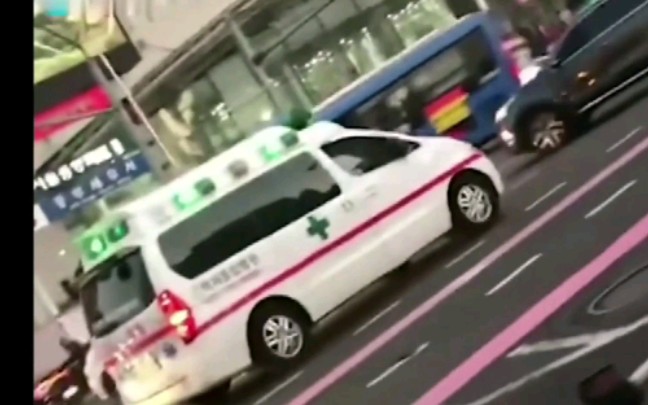 [图]恶 臭 救 护 车