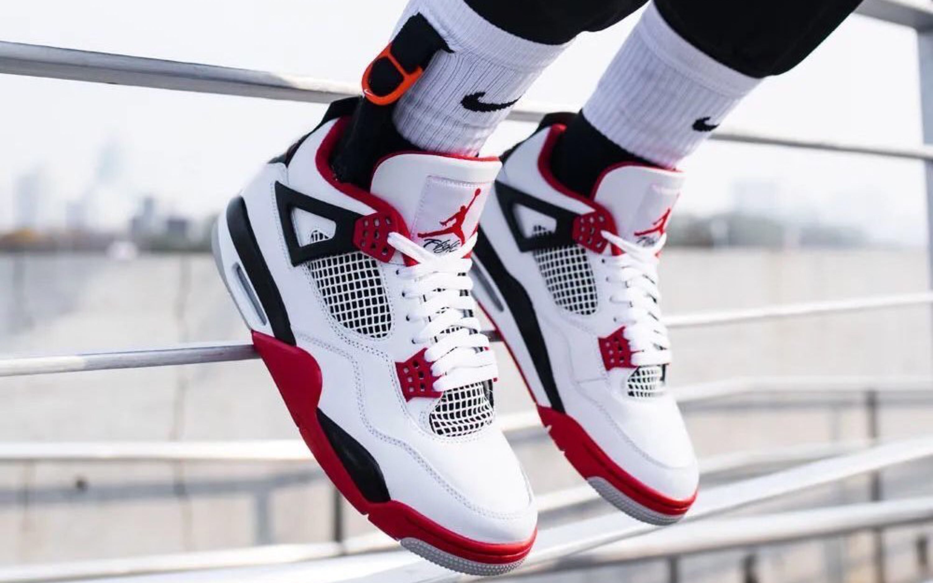 aj 4 fire火焰红 限定尺码gs(5-7) livecop