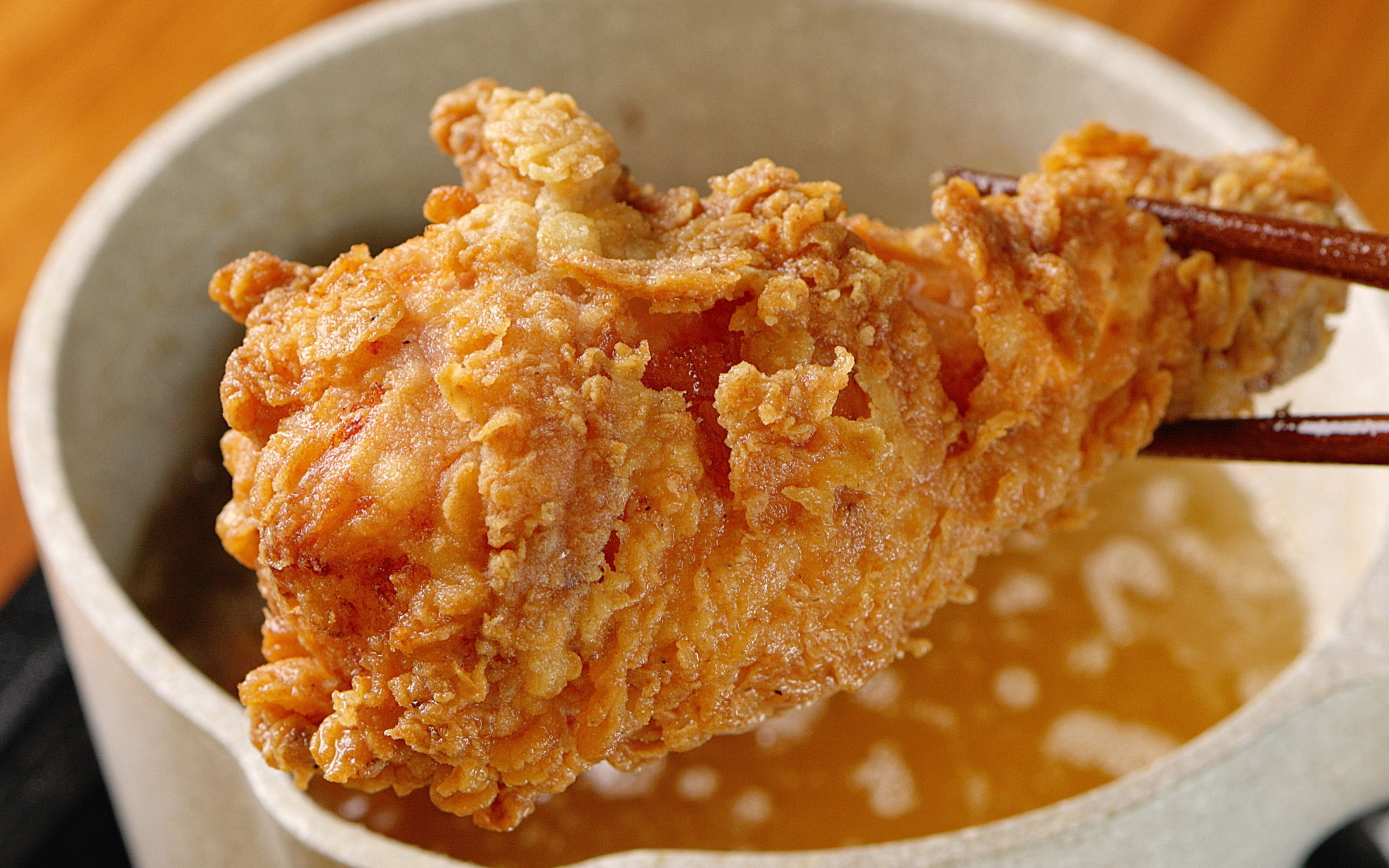 肯德基炸鸡腿怎么做到外酥里嫩