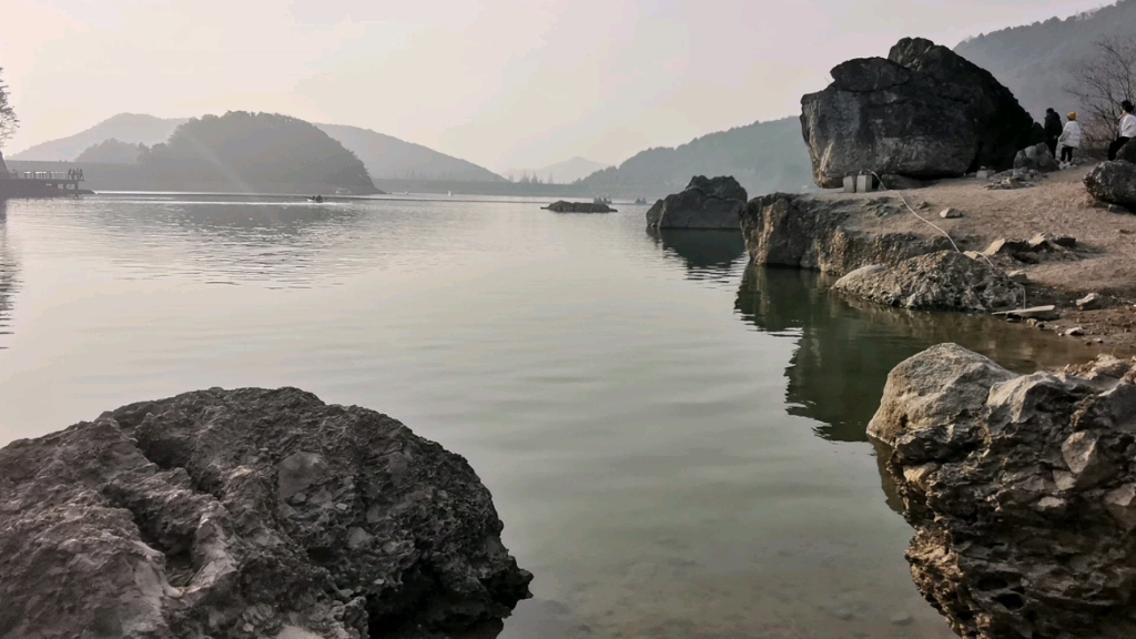 金华“小洱海〞鹿女湖,仙山圣水沙滩,新晋网红景点,冬日也不乏人气哔哩哔哩bilibili