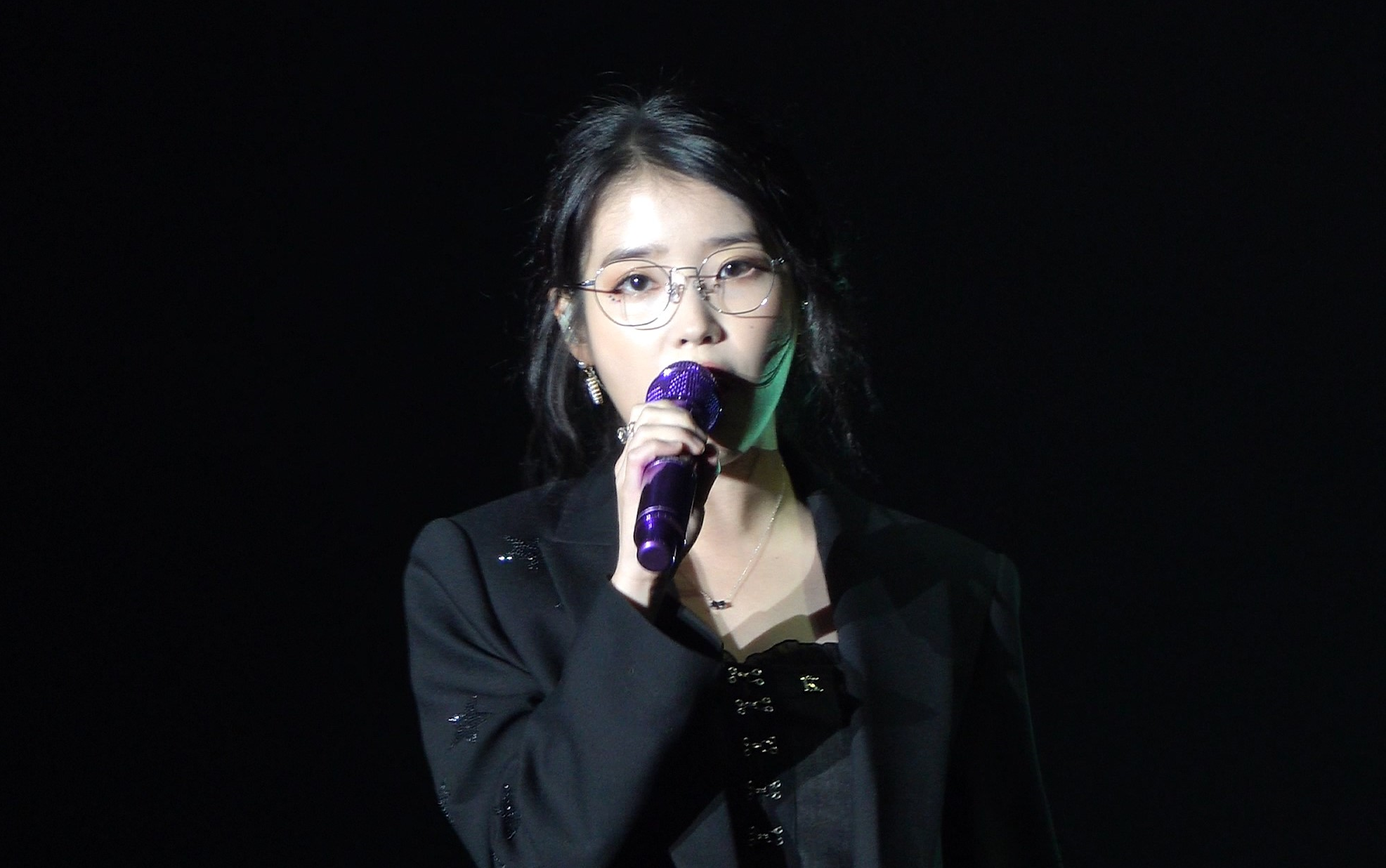 iu 2018香港演唱会 zeze 亲自拍摄 非转载 (第四弹)_哔哩哔哩_bili