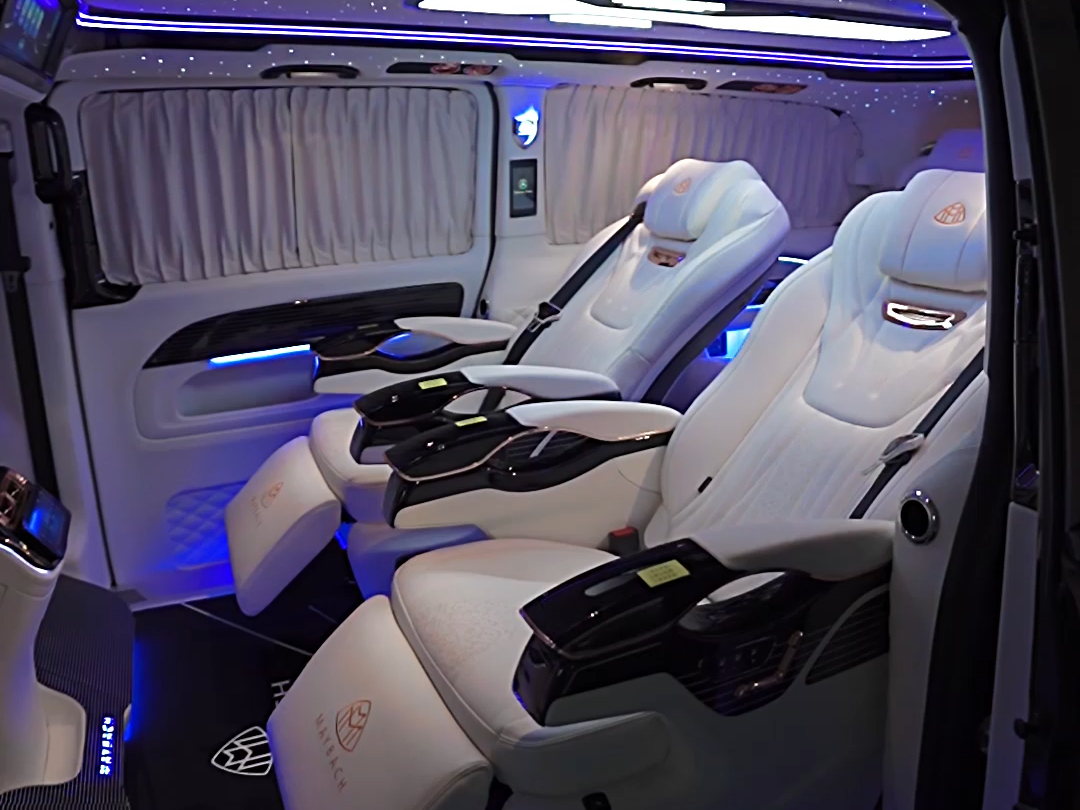 奔驰威霆定制升级皇庭一号,镶金米白内饰改装尽显奢华