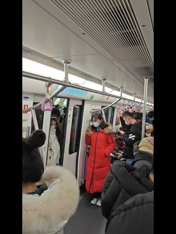 北京沙河地铁早高峰