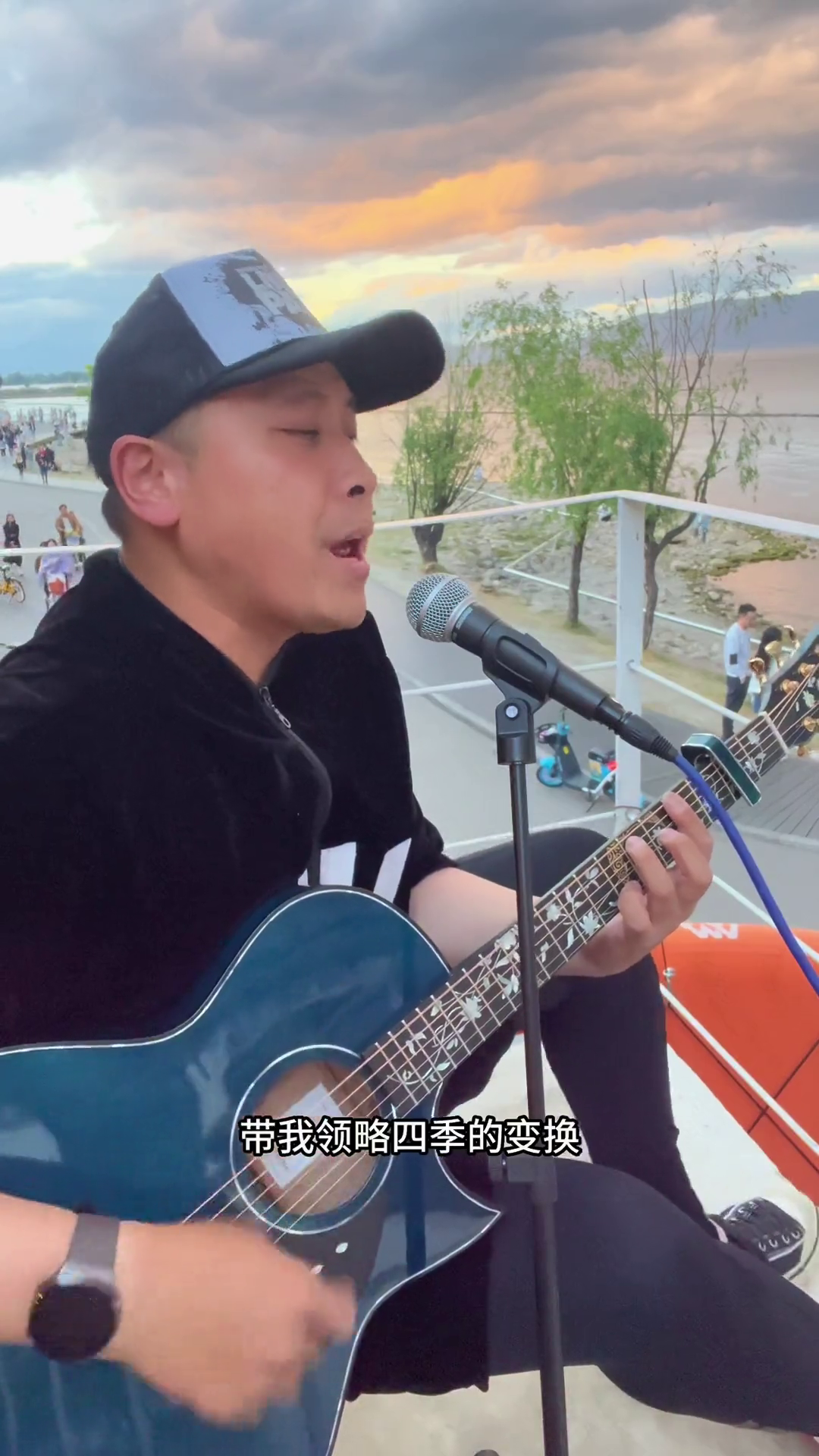 和洛绒次仁互关很久了很喜欢他的歌声今天有感动想唱首歌送给他祝