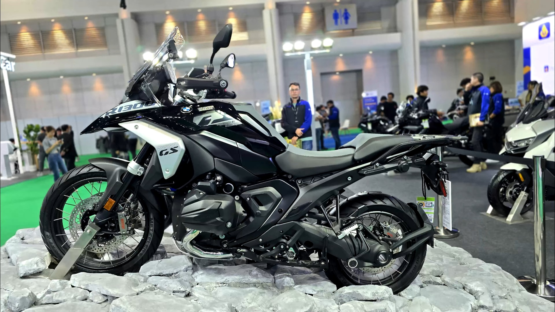 2024新款 宝马 R1300 GS Adventure 展车细节大赏哔哩哔哩bilibili