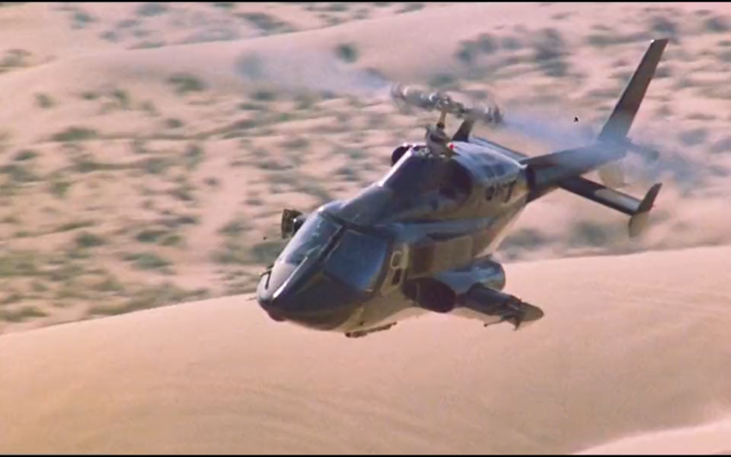 80后的回忆《飞狼》为了得到飞狼直升机他们打起了霍克同伴注意(二)