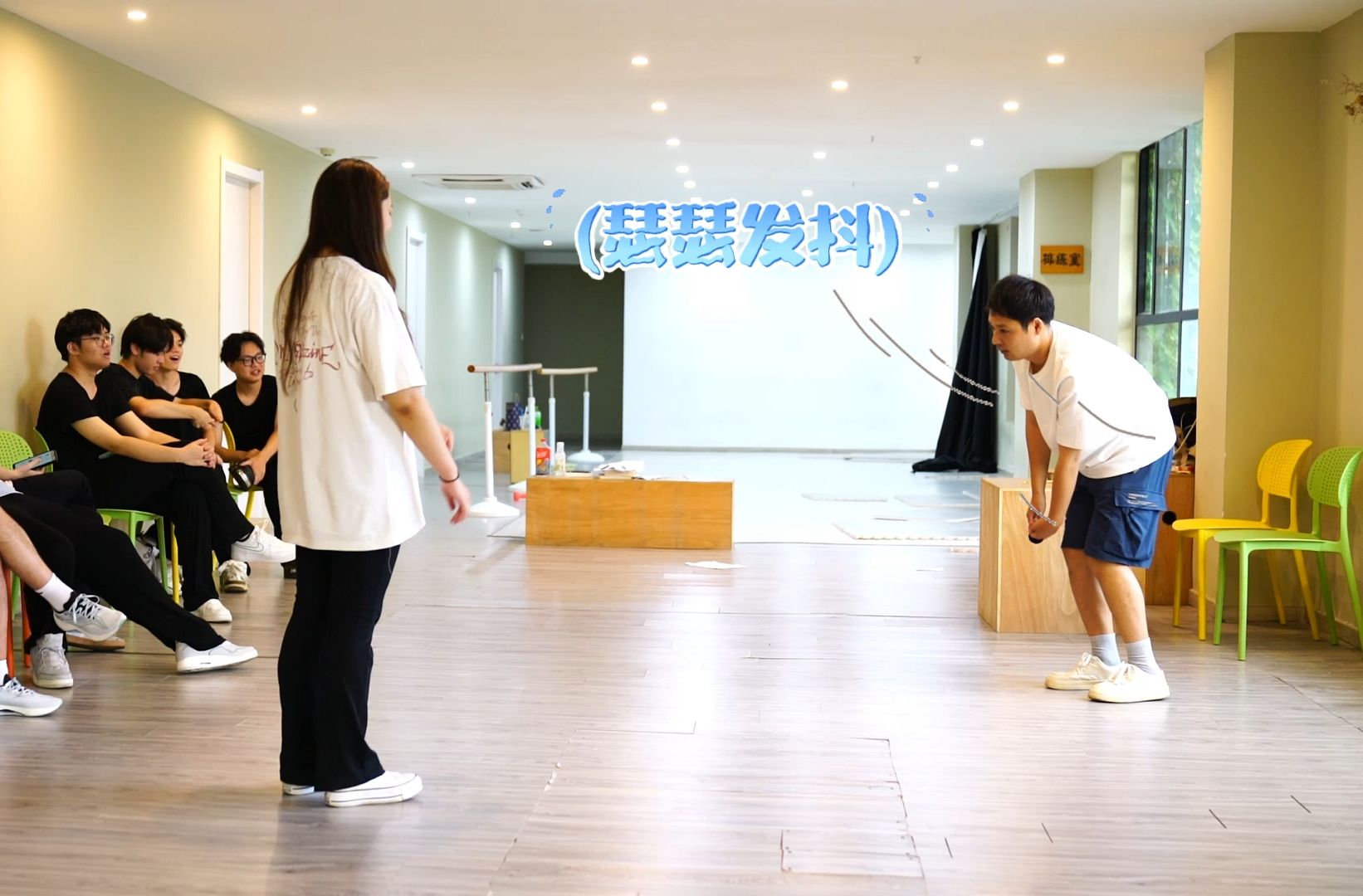 表演老师示范单人小品--《冬泳》