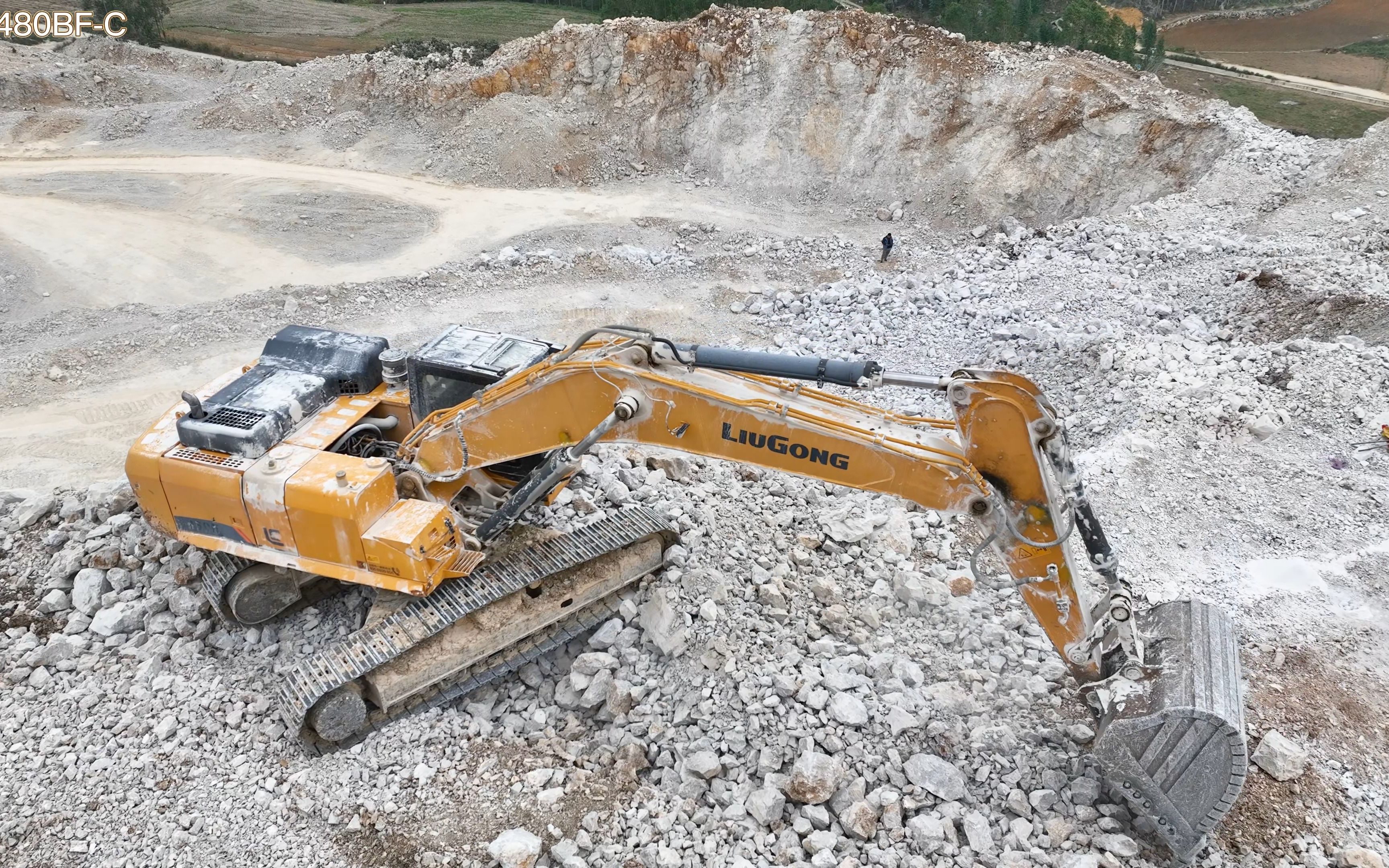 柳工950挖掘机采石场施工