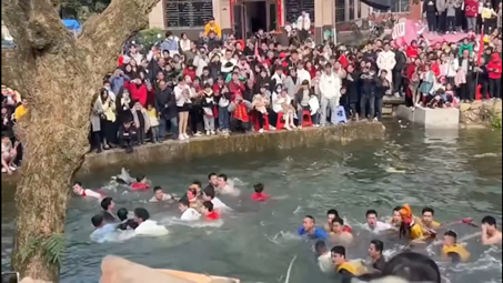 [图]今日在揭西围观“落水”老爷