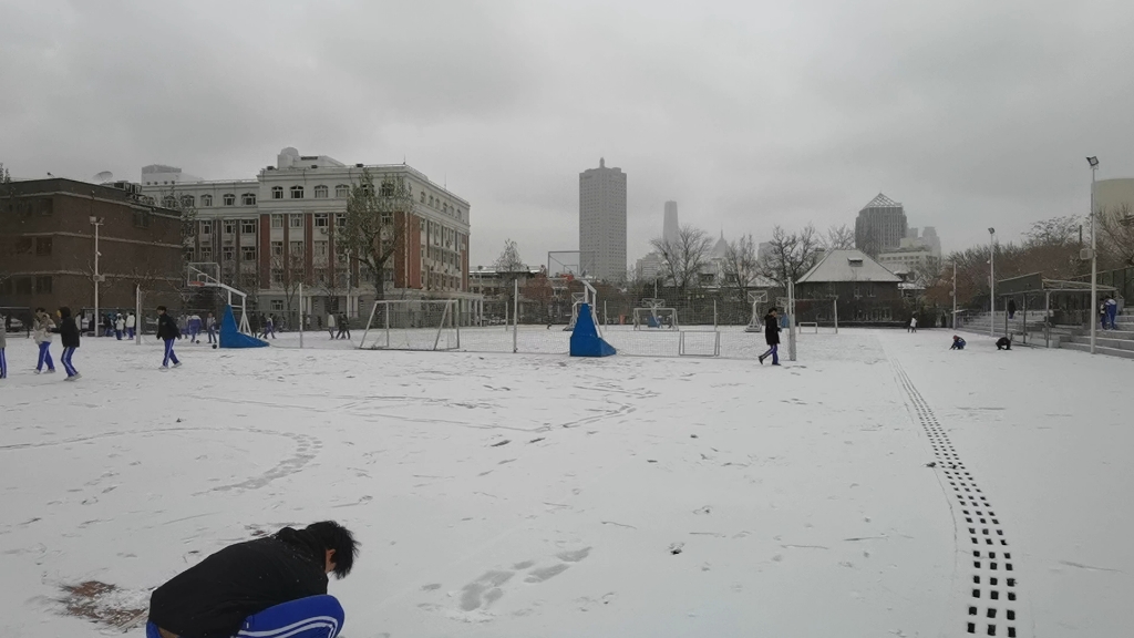 2023年12月11日 天津新華中學高三下雪日常記錄