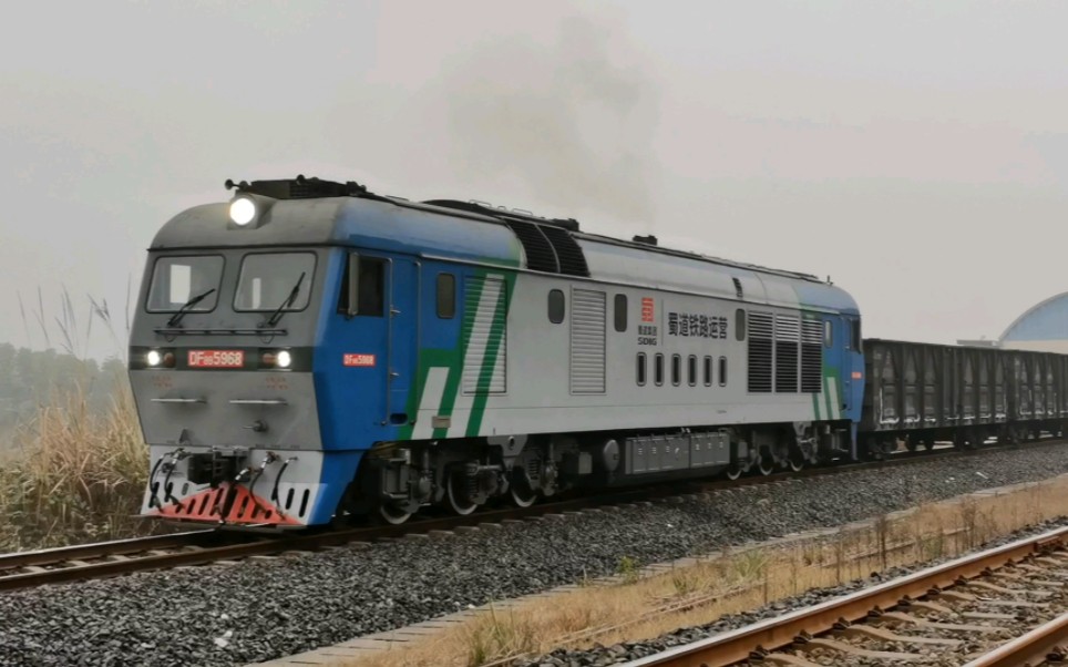 【归连铁路】定制涂装的新df8b牵引空车铁佛站三道发车.
