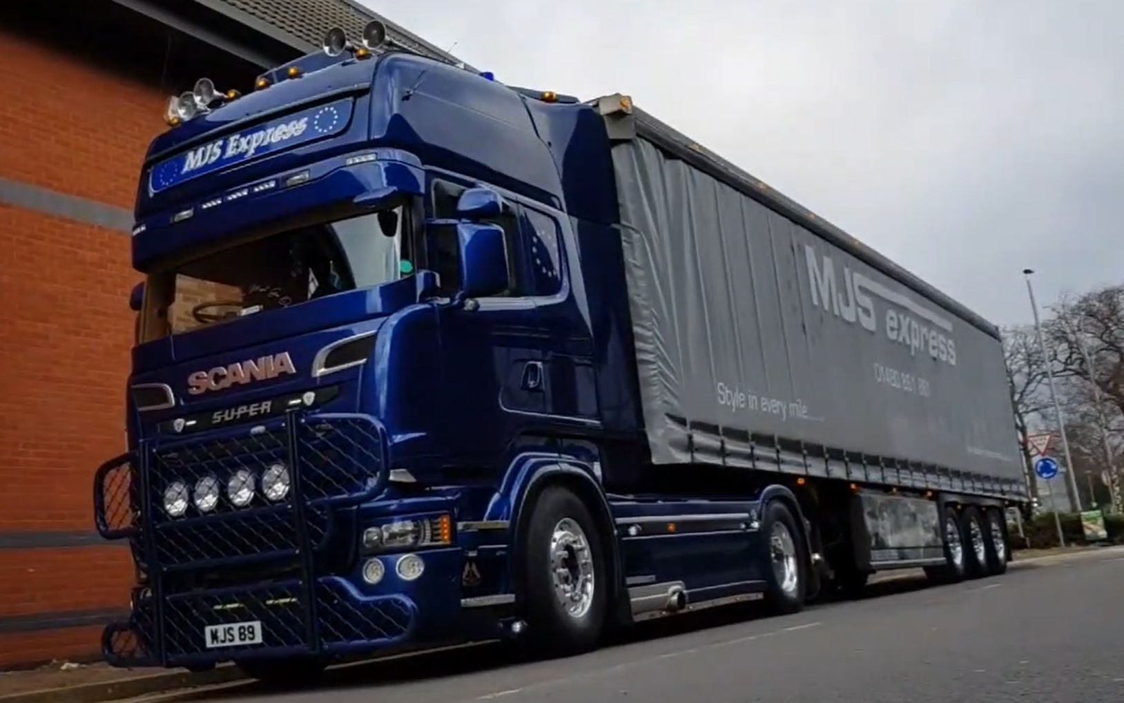 【转】斯堪尼亚r580 v8史蒂夫研究员 - scania r580 v8 steve