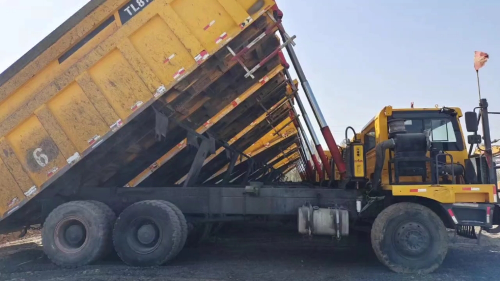 18年同力875m矿山宽体车