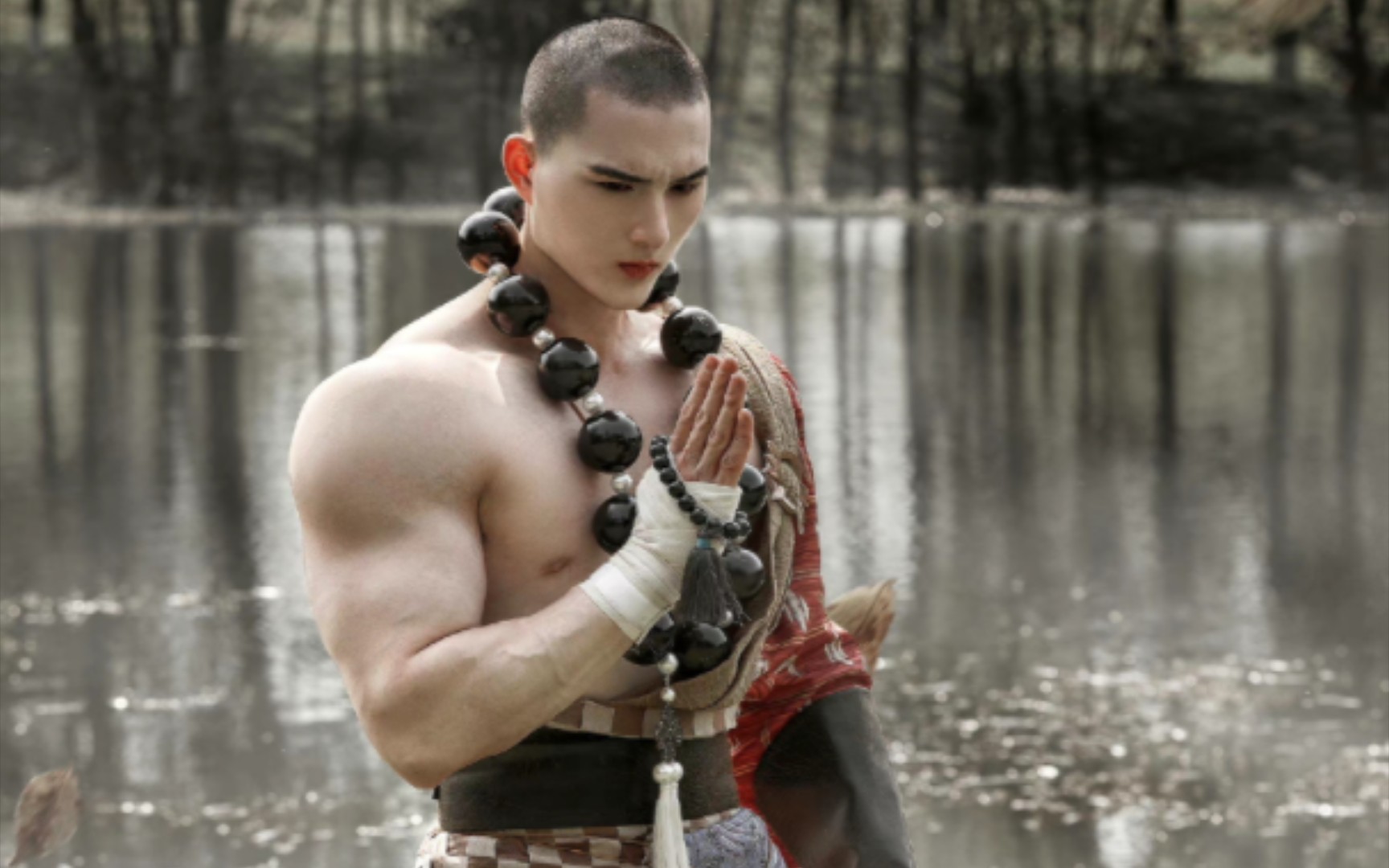 肌肉男菩萨的惊艳造型