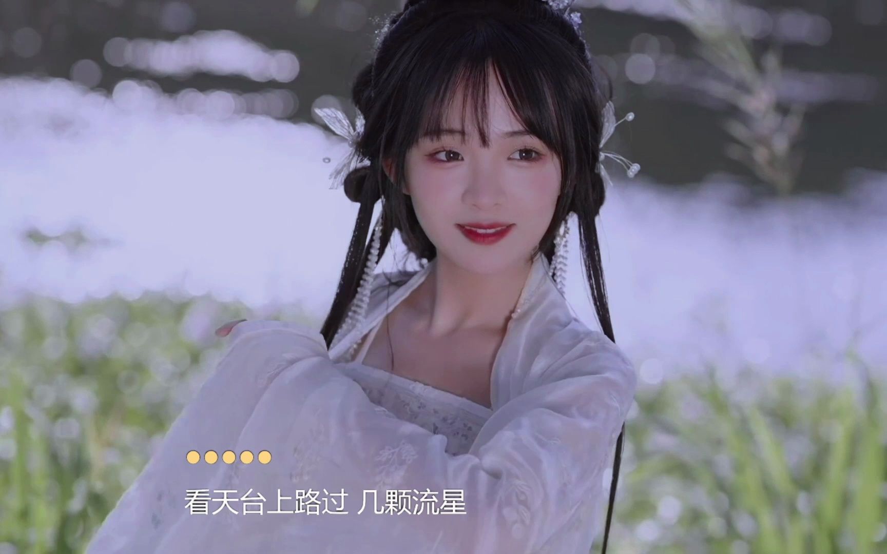 [图]「绝美28期」百位美女跳一首《满天星辰不及你》，今日无事，看歌听曲！