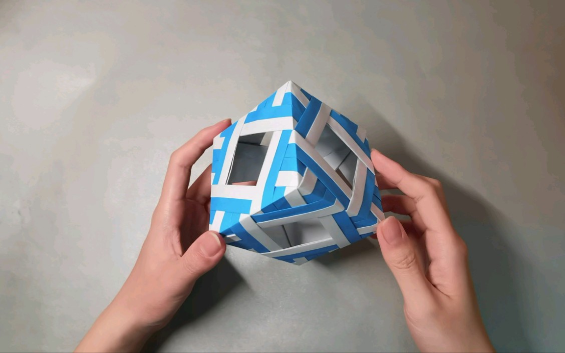 活动作品折纸展示镂空立方体