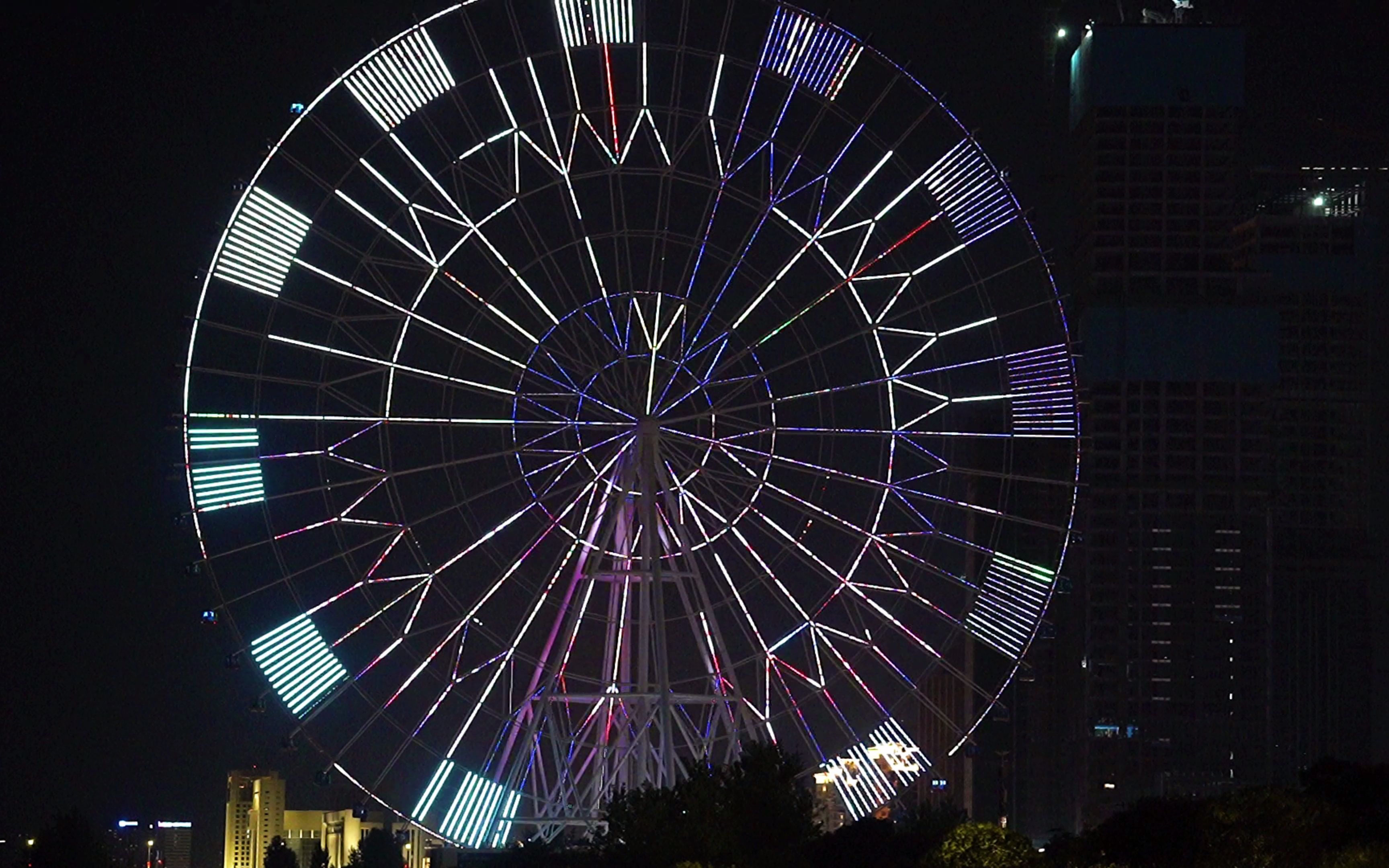 夜晚的南昌之星摩天轮