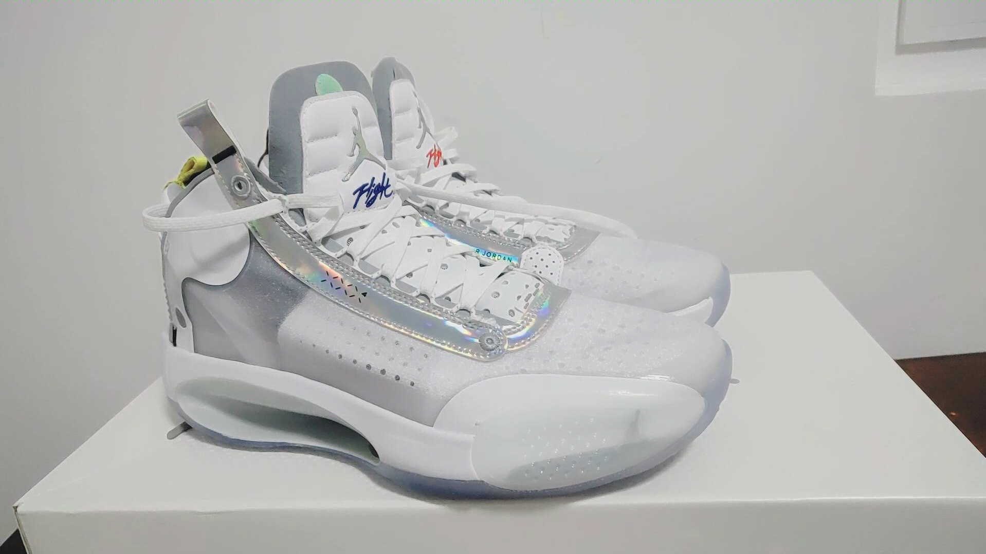 aj34 白银开箱 纯白 镭射 金属银_哔哩哔哩_bilibili