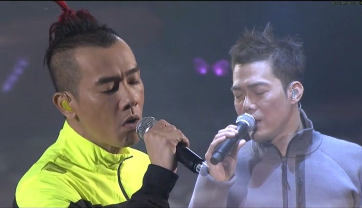 看表情就知道他们已经陶醉其中:陈小春《神啊!