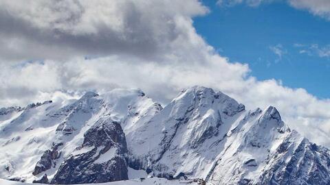 登顶世界第一峰珠穆朗玛峰全纪实，过程充满艰辛 哔哩哔哩