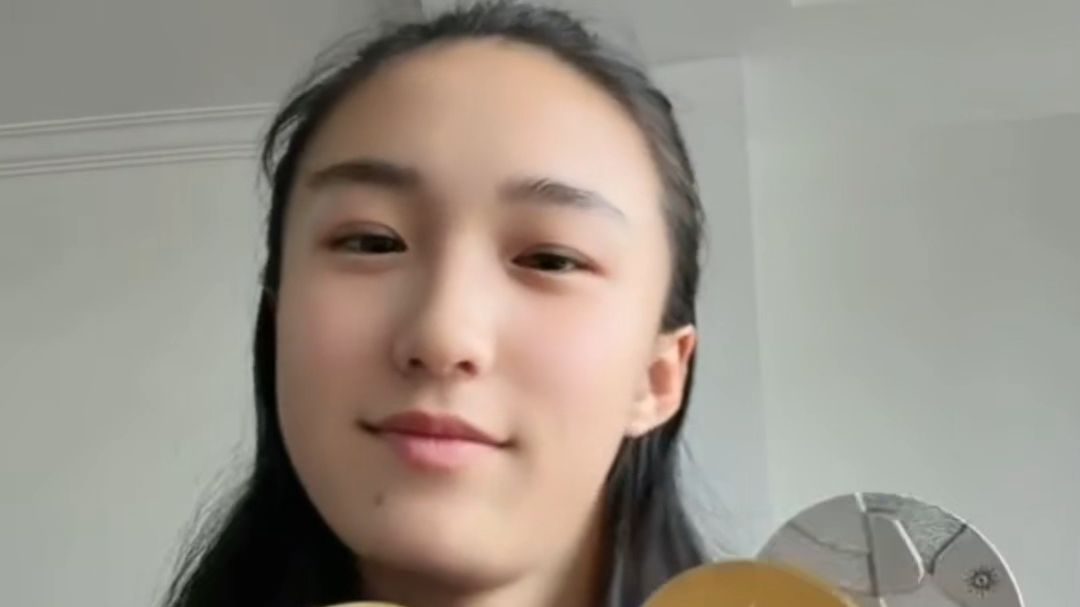 陈妤颉太可爱了！秀3金1银，跳起Holymoly，一脸骄傲的小表情
