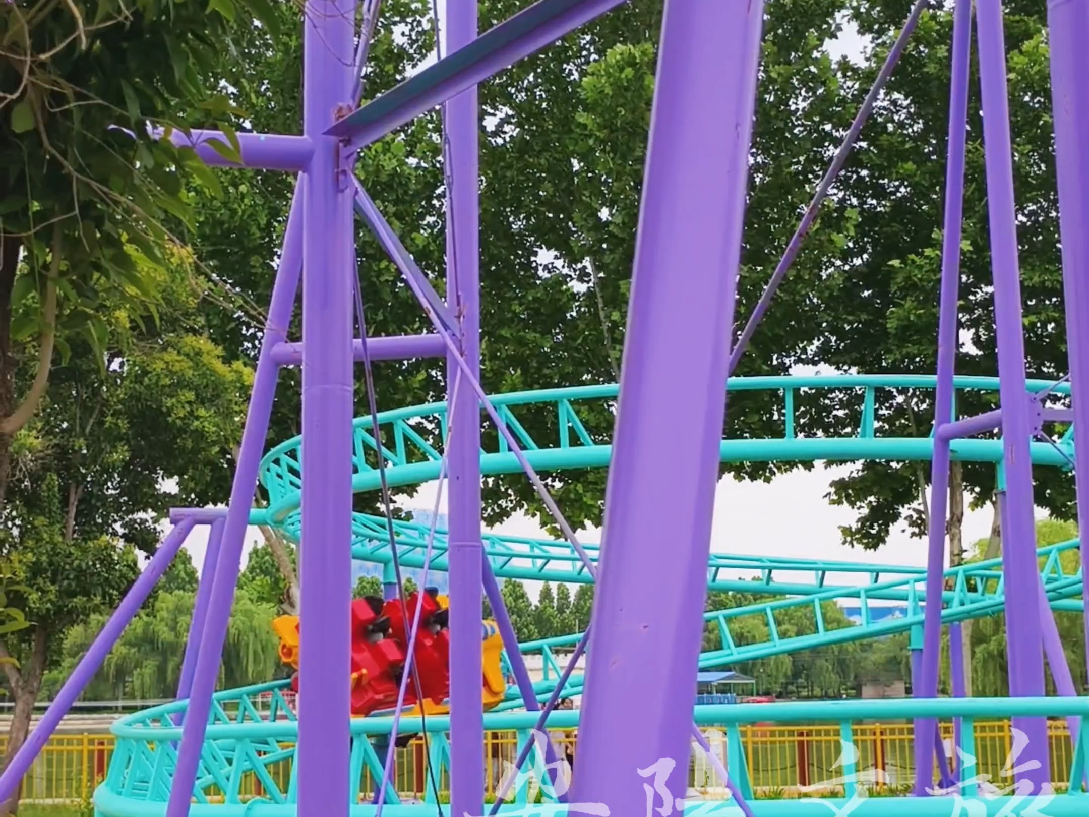 小朋友也可以玩的过山车,确定不来挑战一下?