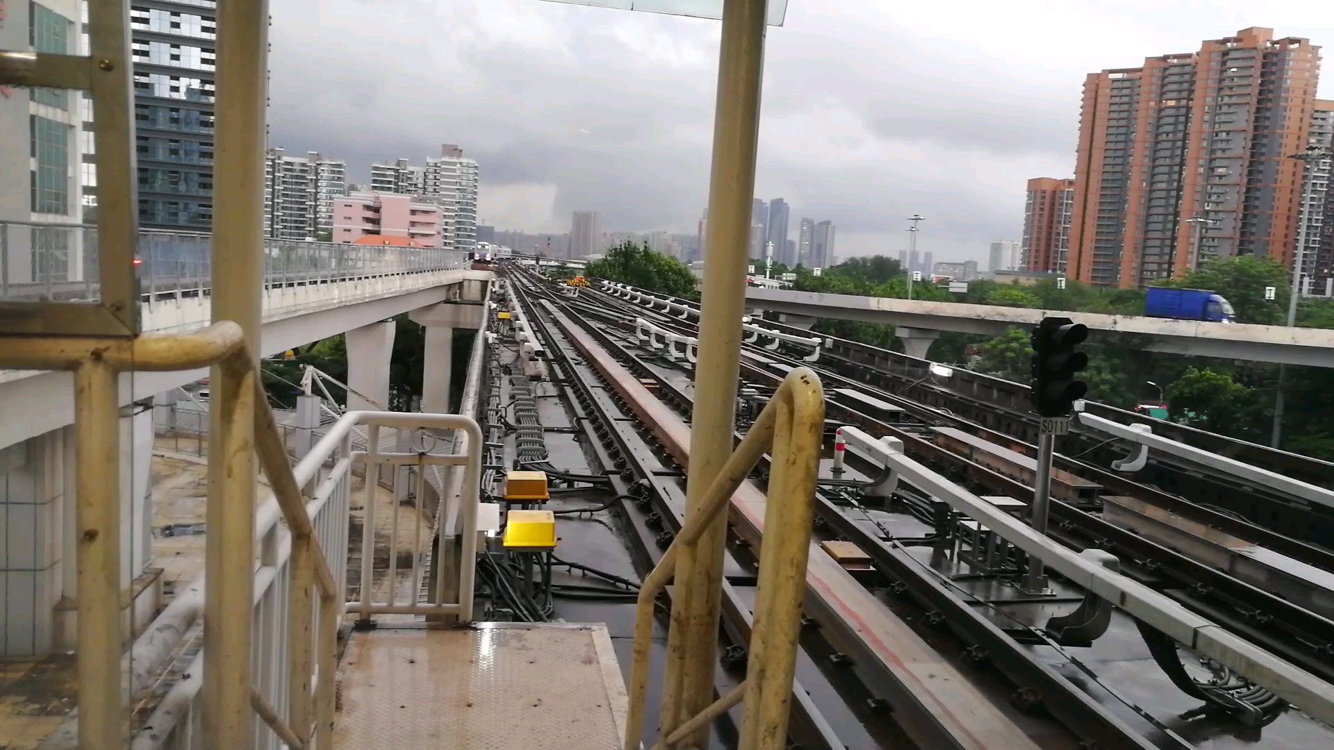 广州地铁5号线滘口进站鸣笛