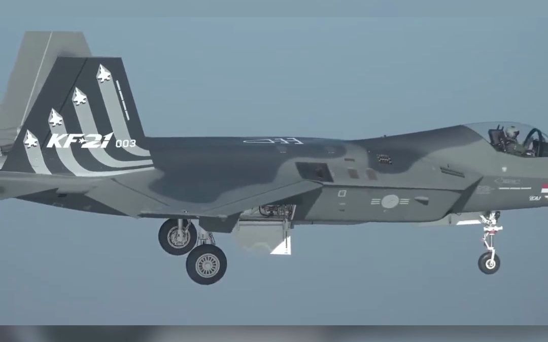 韩国五代机kf-21第三架原型机首飞