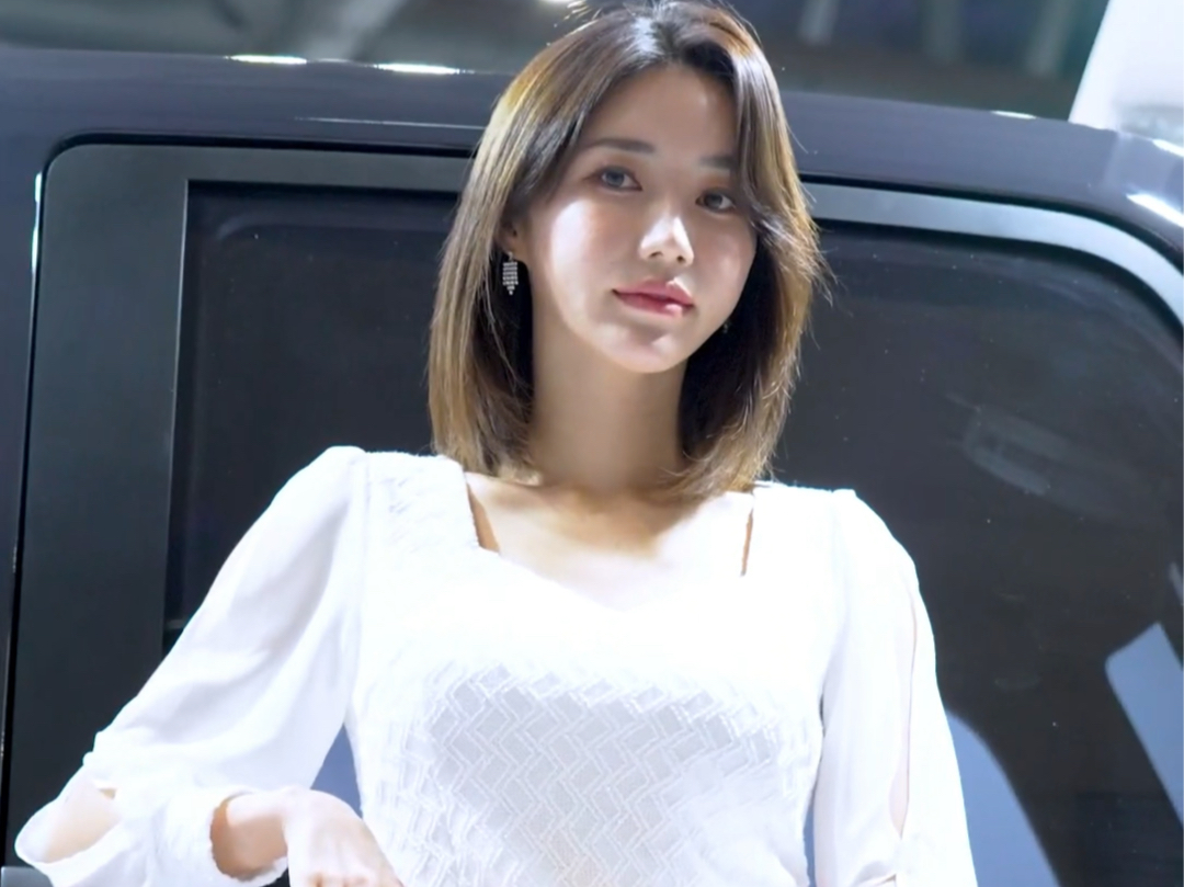 《最美车模系列》——林率雅经典白裙