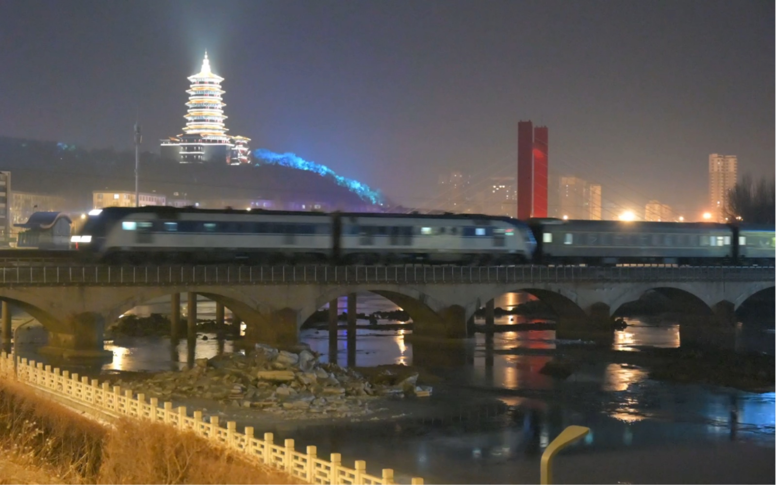 [图]随拍之城市夜景K7386接近辽源站 4K60FPS