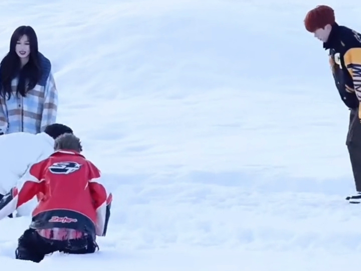 欣上鸣月|虞书欣x费启鸣 像小男孩为了吸引女孩注意 做一堆显眼包行为