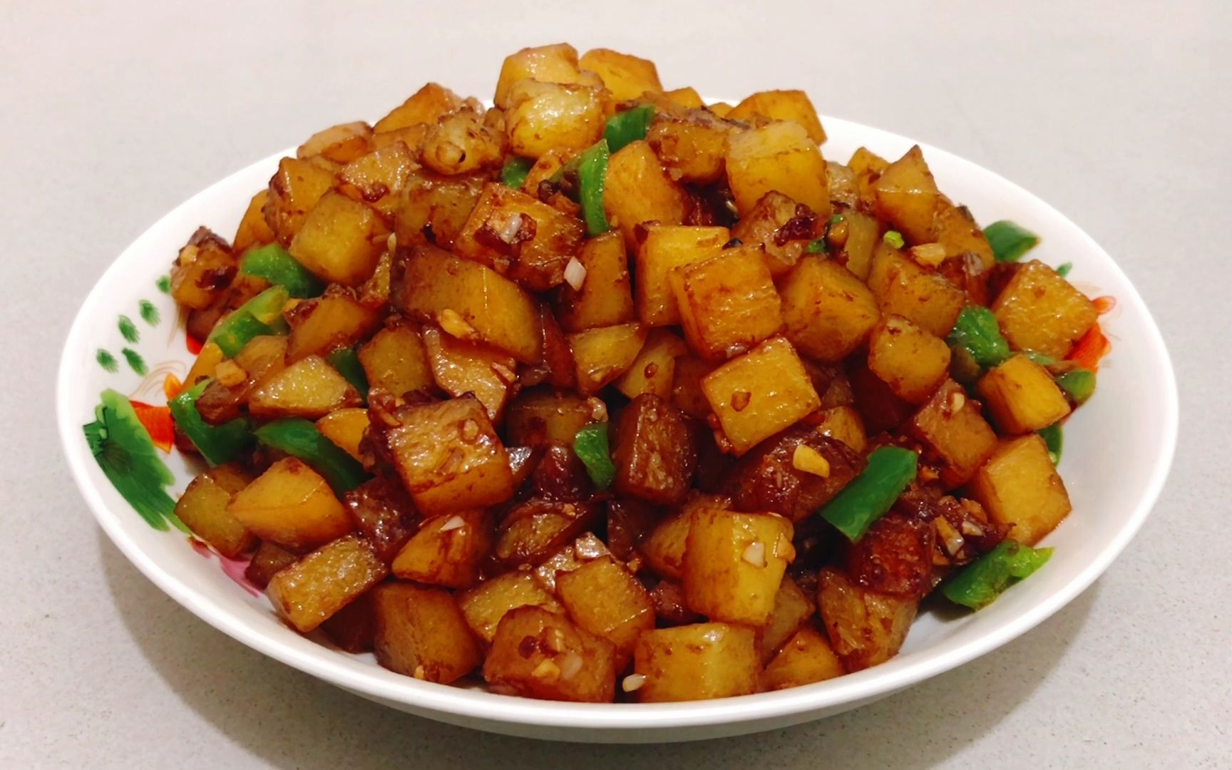 土豆丁这样做特别好吃学会拿它来招待客人比红烧肉受欢迎