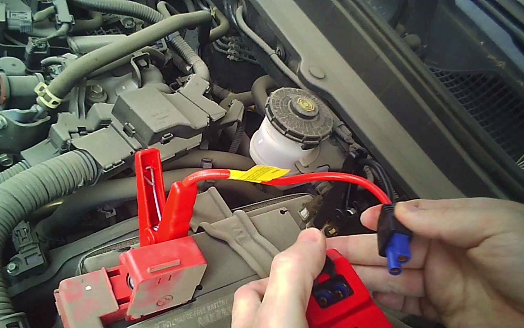 十代雅阁电瓶没电启动方法