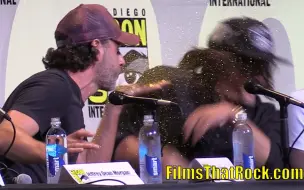 Download Video: 【熟】瑞弩亮片大战(合集) 【Andrew Lincoln × Norman Reedus】SDCC2016