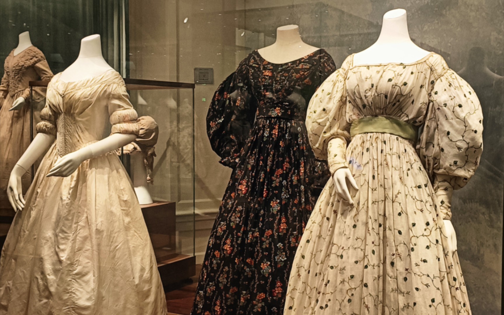 中国丝绸博物馆的漂亮裙子