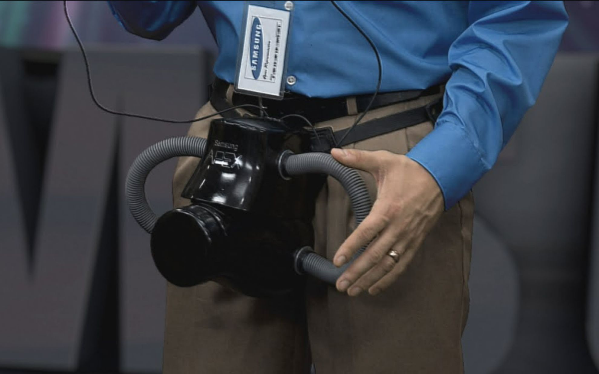 洋葱新闻onionnews三星发布新一代会咬人的可穿戴电脑