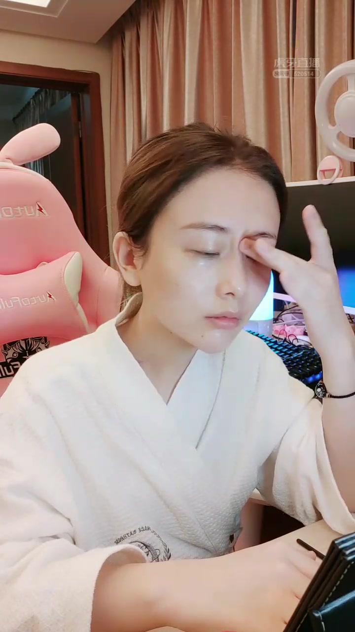 美妆主播轩墨宝宝.在线掰弯_哔哩哔哩 (゜-゜)つロ 干杯~-bilibili